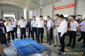 南阳市环卫协会观摩团到红泥湾镇南阳宛都环卫园林设施有限公司观摩图片