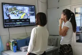 幼儿园老师帮孩子整理书包，翻出的东西让她很难过：园长，我辞职图片