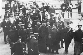 1896年李鸿章访美照片：穿黄马褂，高1米83，惊艳纽约街头图片