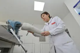 唱响青春之歌⑧|她是定做“翅膀”女孩，让更多残障人士“站起来”“跑出去”图片