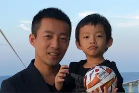 汪小菲陪儿子踢球骑自行车，5岁汪希箖长高不少侧颜超像爸爸图片