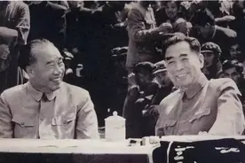 90岁的朱德来到医院，行了最后一个军礼，口中喊道：恩来，恩来图片