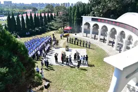 致敬公安英雄丨郑州公安机关举行烈士纪念日活动图片
