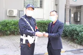 手机被盗减少遗失多发 河南郑州民警支招防信息外漏图片