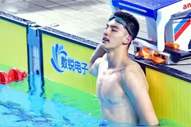 03年游泳队小鲜肉火了，193大长腿肌肉帅哥，酷爱深蹲图片