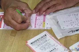 25岁小伙中6.9亿淡定表示不买豪车仍过朴素生活。网友：坐等打脸图片