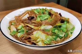 才知道，包菜炒粉条要这样做，难怪以前老是粘锅，粉条不粘更入味图片