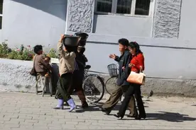 朝鲜情侣平时是如何约会的？没想象中的那么保守图片