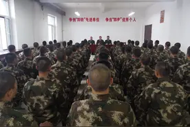 四川省中江县暖心回访为新兵加油打气图片