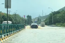 水深1米多！超60人被困！厦门岛外暴雨成灾，网友懵圈：岛内结界了？图片