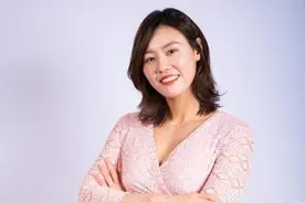 女运动员胸前都很“平”？其实都是假象，生活中身材很饱满图片
