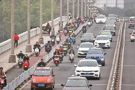 外卖小哥的“超强动力”电动车，能跑上千公里，交警：违规改装图片