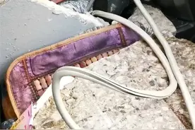 彩云北路跨线桥水泥块脱落砸伤开车女子！住院4天仍未脱离危险图片
