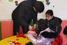 幼儿园留作业做"纸房子"，家长跑去寿衣店，第二天老师都看傻了图片