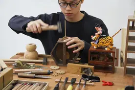 一年做十件卖几十万，他凭什么让国外艺术家另眼相看，直说伟大图片