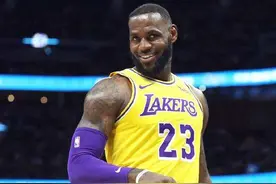 NBA那些未解之谜！姚明肯定不止2米26，穆大叔年龄无从考证图片