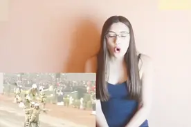 外国美女看印度阅兵摩托车开挂表演，简直让她怀疑了人生视频封面
