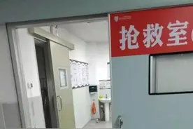 广西2岁女孩被衣服勒脖窒息，这种衣服，很多家长还在给孩子穿图片