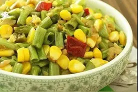 每日一菜 素菜品鉴 空心菜梗炒玉米图片
