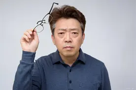 52岁以上老花眼发病率接近100%！不想老花，记住4个原则图片