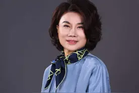 有种优雅叫“董明珠穿裙子”，霸总变女神，原来也是隐藏的时髦精图片