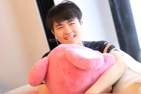 姿态直播时一个举动令水友们称赞，怪不得京城贵妇这么受人喜欢图片