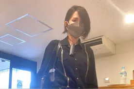51岁工藤静香晒照，全身上下找不到一丝赘肉脖子纤细，发际线后移图片