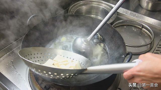 水牛奶炖花胶像豆腐状 2026年水牛奶炖花胶像豆腐状是坏了吗