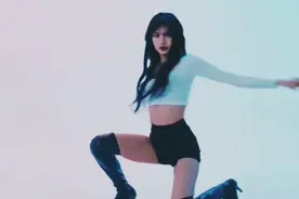 性感撩人的Lisa来了，准备好尖叫吧图片