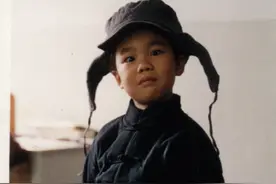 农村孤儿被城里娃欺负，却发现对方的父亲，竟是自己亲爹图片