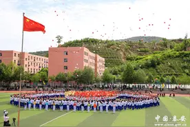 秦安一中举行2022届学生成人礼仪式（组图）图片