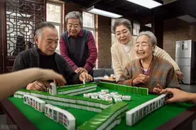 为什么建议老年人少去打麻将？68岁大爷：前期很潇洒，后期祸事多图片