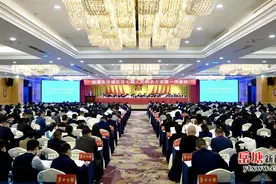 湘潭市岳塘区第七届人民代表大会第一次会议隆重开幕图片