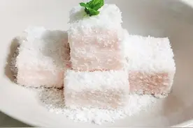 巨好吃的甜品“牛奶小方”，不用烤箱一口锅搞定，小孩爱吃又营养图片