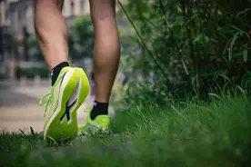 如何选择一双合适自己的跑鞋？图片