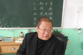 看着空荡荡的教室放声大哭的那位老师，您辛苦了图片