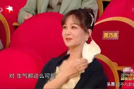 颁奖台上李现大夸倪妮：人美演技好求合作，台下杨紫笑容很尴尬图片