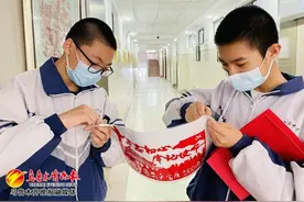乌鲁木齐校园以党史“必修课”引导学生学史明理图片