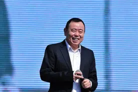 1996年潘长江爆红，两次想抛弃同住8年厕所的妻子，终因25字放弃图片
