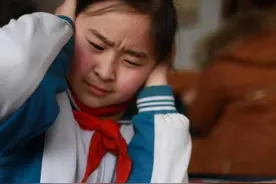 小学生"倒数第一"试卷走红，老师感慨：真是一个敢问，一个敢答呀图片