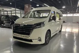 9座车，上蓝牌的车，移动的大床房，你能知道是什么车吗？图片