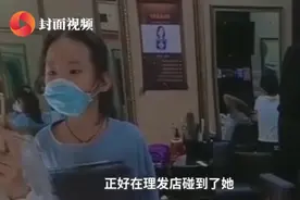 惊不惊喜？小学生理发店巧遇老师被抽查背课文，可把网友们乐坏了图片