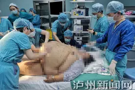 330斤“超重量级”孕妇泸州产子：都要临产了，才知道自己怀孕图片