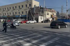 十多年没有红绿灯，驾车过路口只能“凭感觉”图片