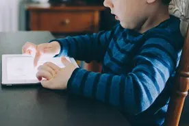 越禁止越沉迷，爸妈不让孩子做的事，孩子为什么偏要做？图片