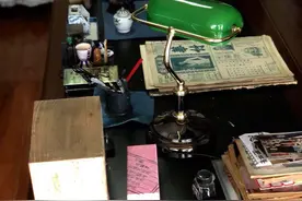 冯骥才《书房一世界》之《第三张书桌·桌下足痕·万宝龙笔》图片