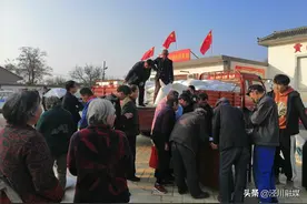 泾川县纪委监委机关干部赴贾洼村开展帮扶工作图片