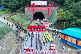 沁源县“修路”再提速，黄土坡隧道胜利贯通图片