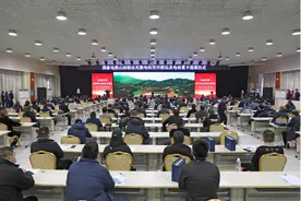 国家电投集团山西铝业有限公司充换电站交付投运及电动重卡巡展仪式举行图片