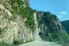 河南河北交界处有一处神秘的大峡谷，这里有一处国家级的湿地公园图片